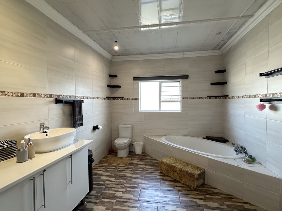 4 Bedroom Property for Sale in Southernwood Eastern Cape